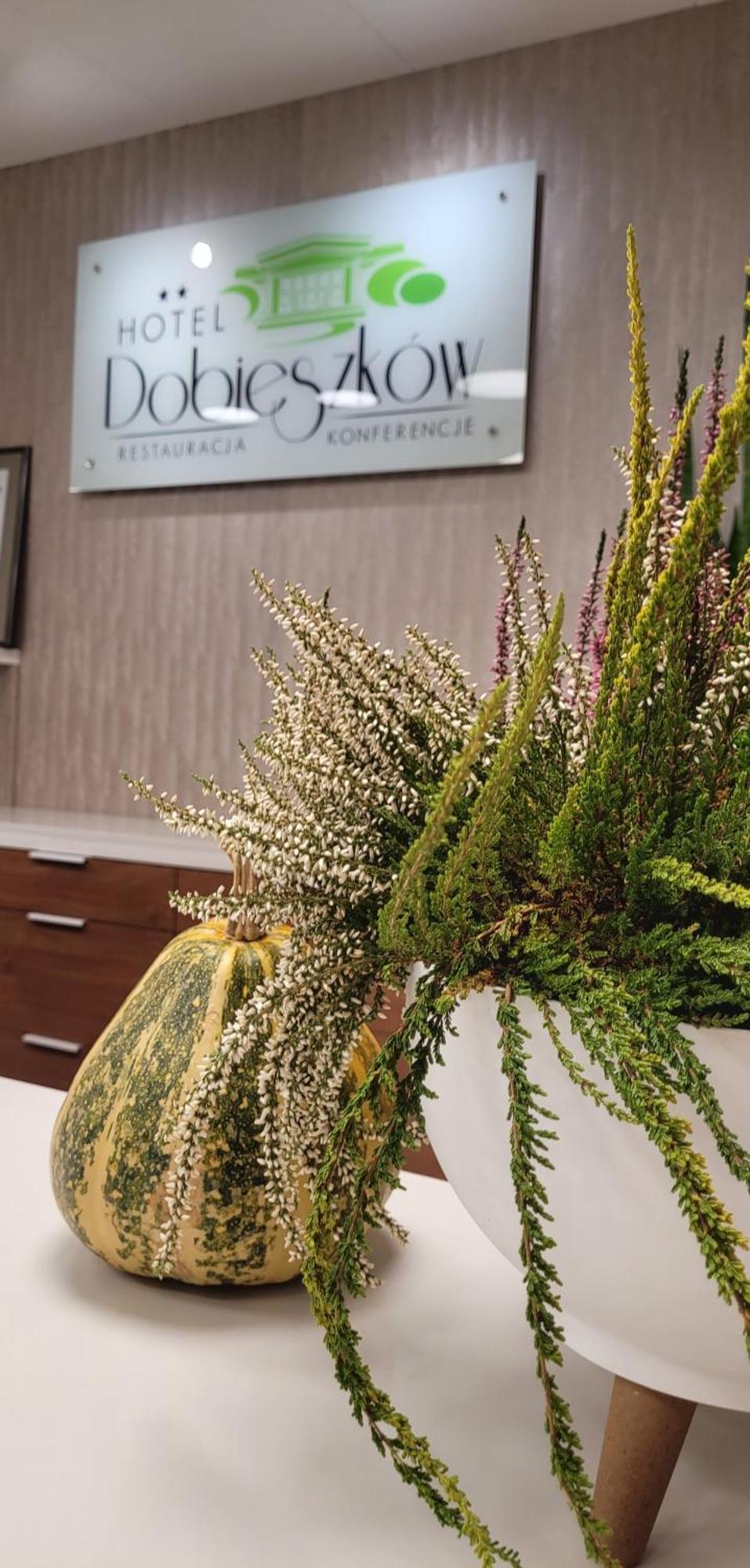 Hotel W Dobieszkowie Strykow Ngoại thất bức ảnh