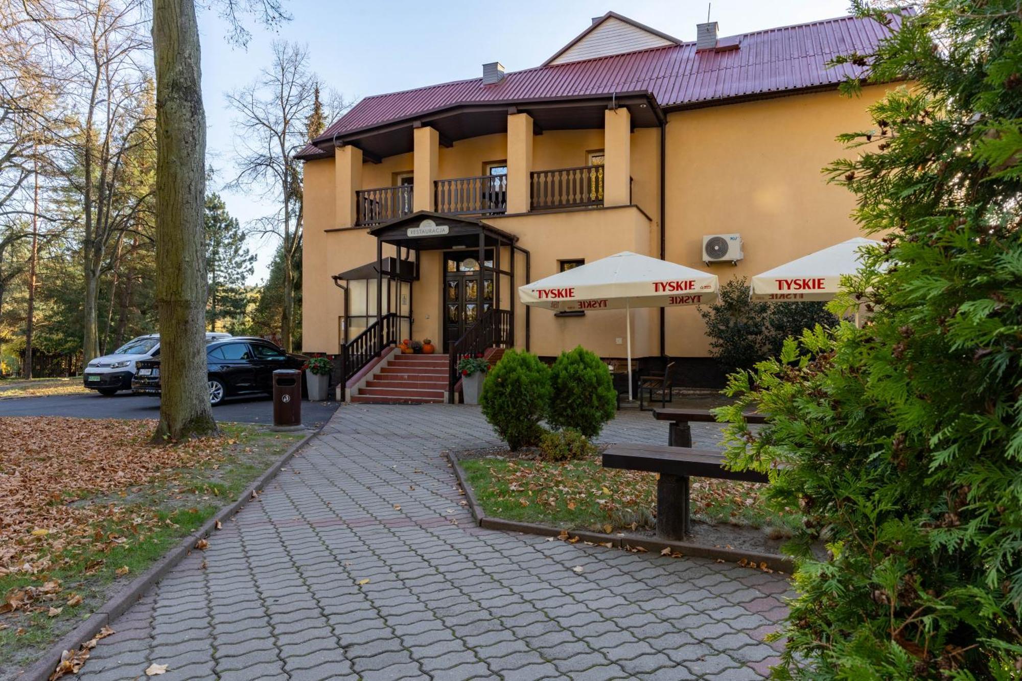 Hotel W Dobieszkowie Strykow Ngoại thất bức ảnh