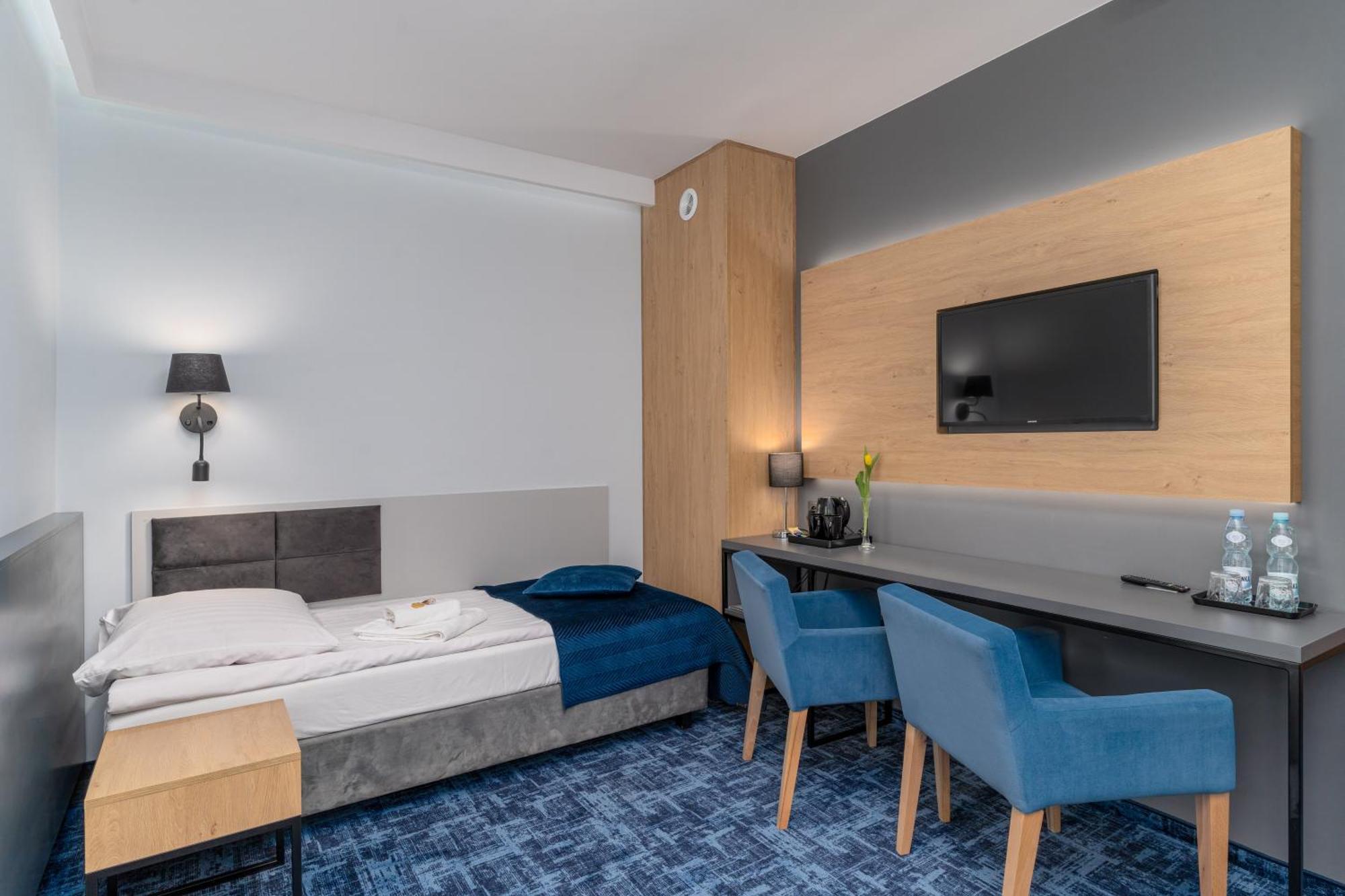 Hotel W Dobieszkowie Strykow Ngoại thất bức ảnh