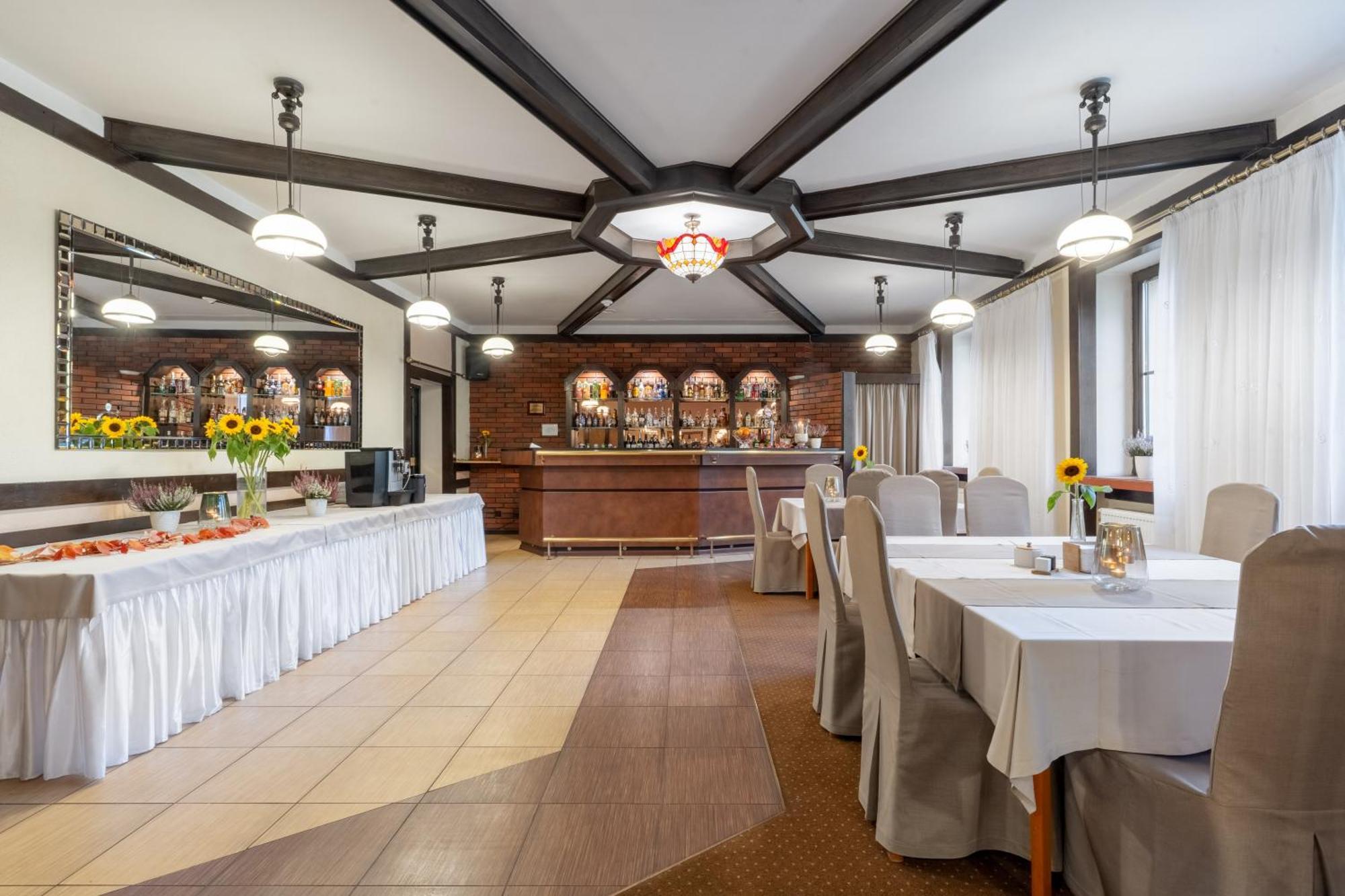 Hotel W Dobieszkowie Strykow Ngoại thất bức ảnh