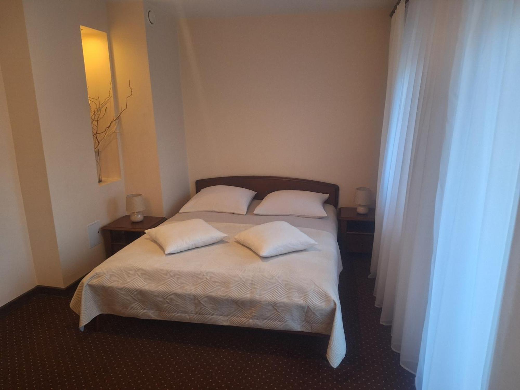 Hotel W Dobieszkowie Strykow Ngoại thất bức ảnh