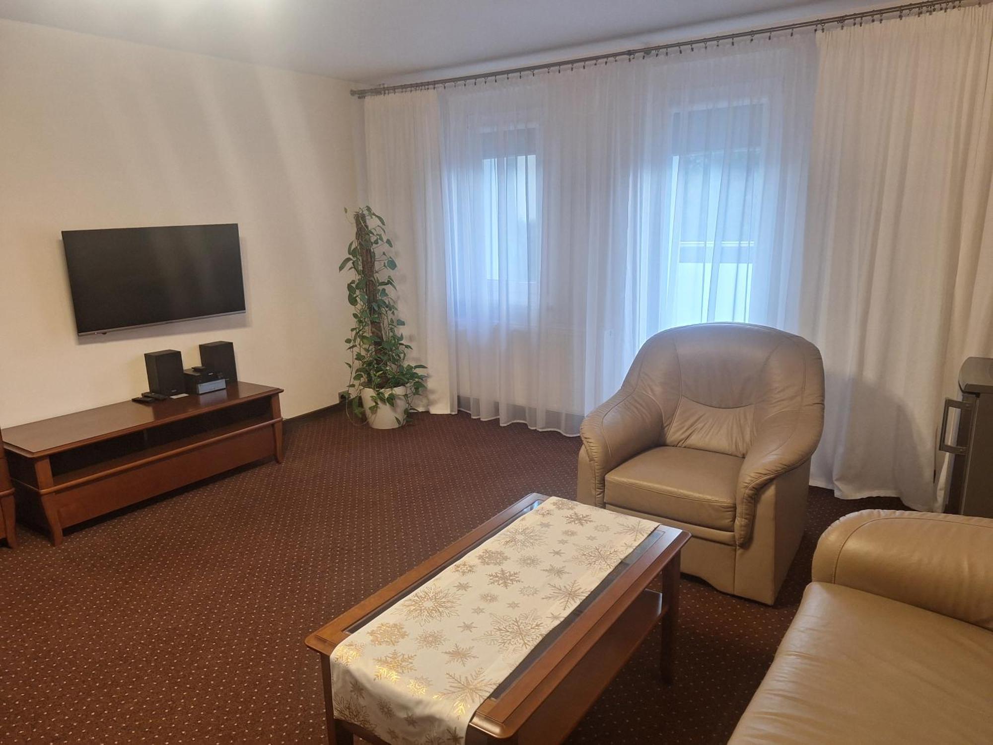 Hotel W Dobieszkowie Strykow Ngoại thất bức ảnh